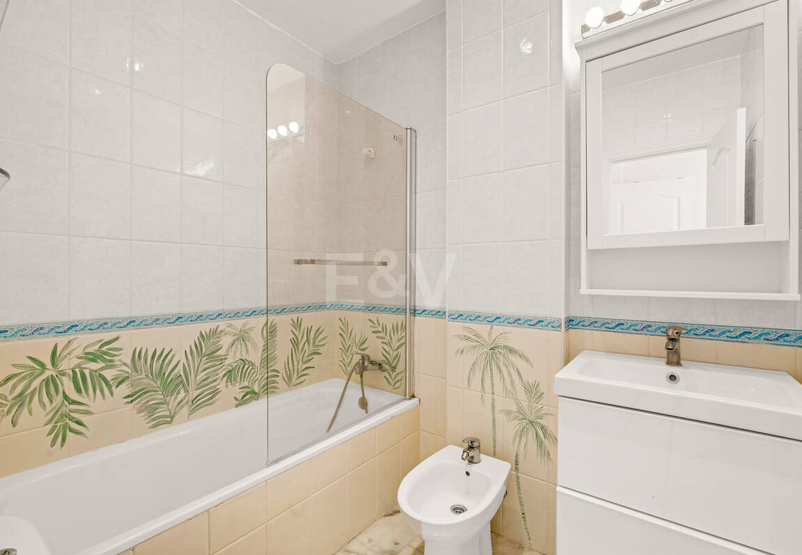 Apartamento orientado al sur en excelente ubicación junto a la playa