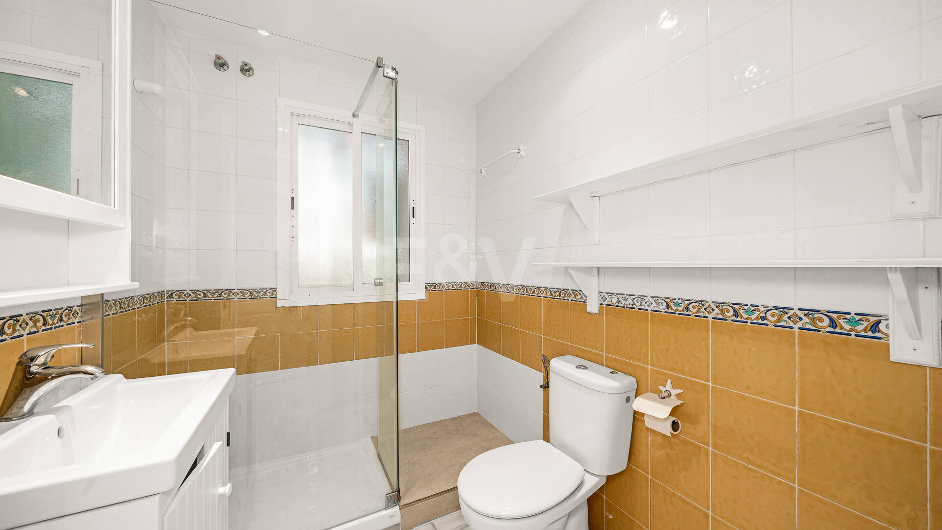 Apartamento orientado al sur en excelente ubicación junto a la playa