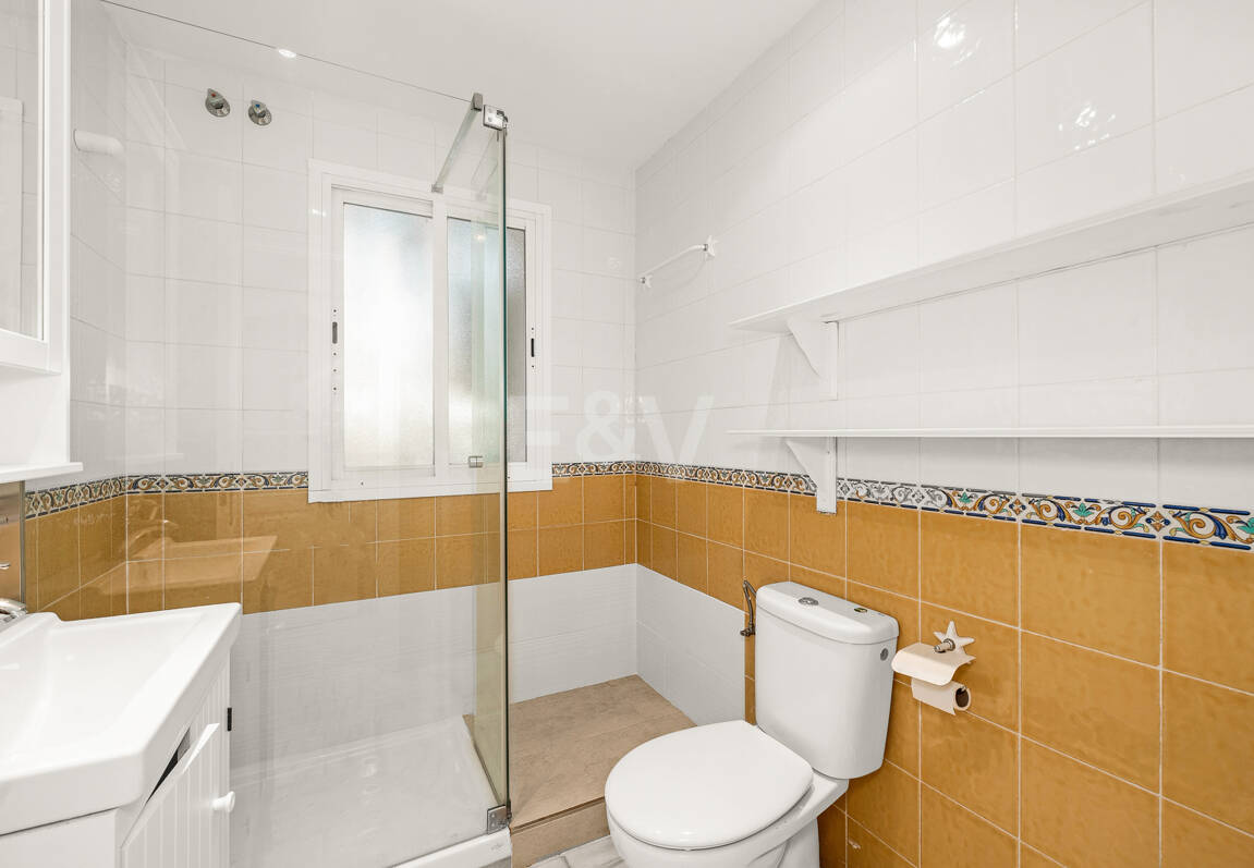 Apartamento orientado al sur en excelente ubicación junto a la playa