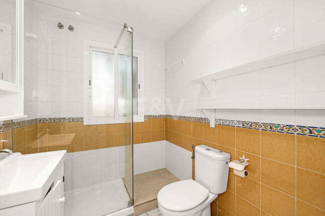 Apartamento orientado al sur en excelente ubicación junto a la playa