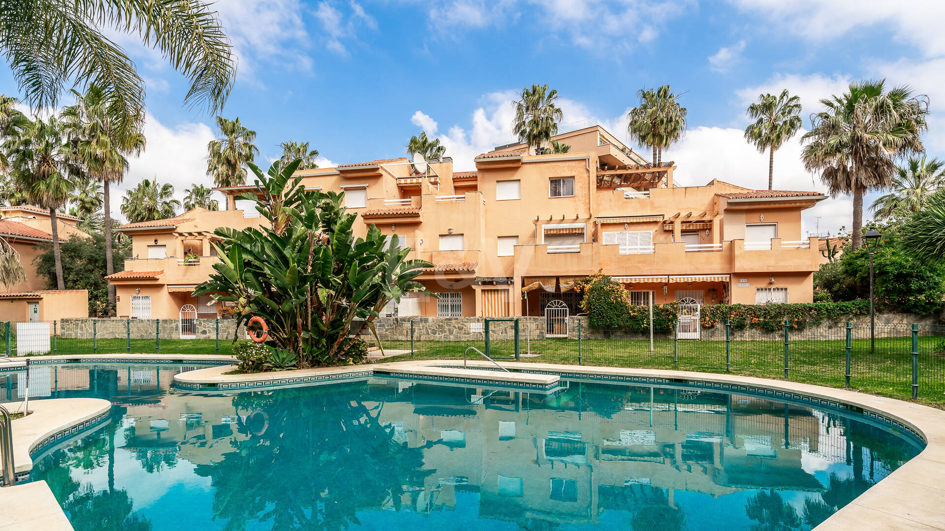 Apartamento orientado al sur en excelente ubicación junto a la playa