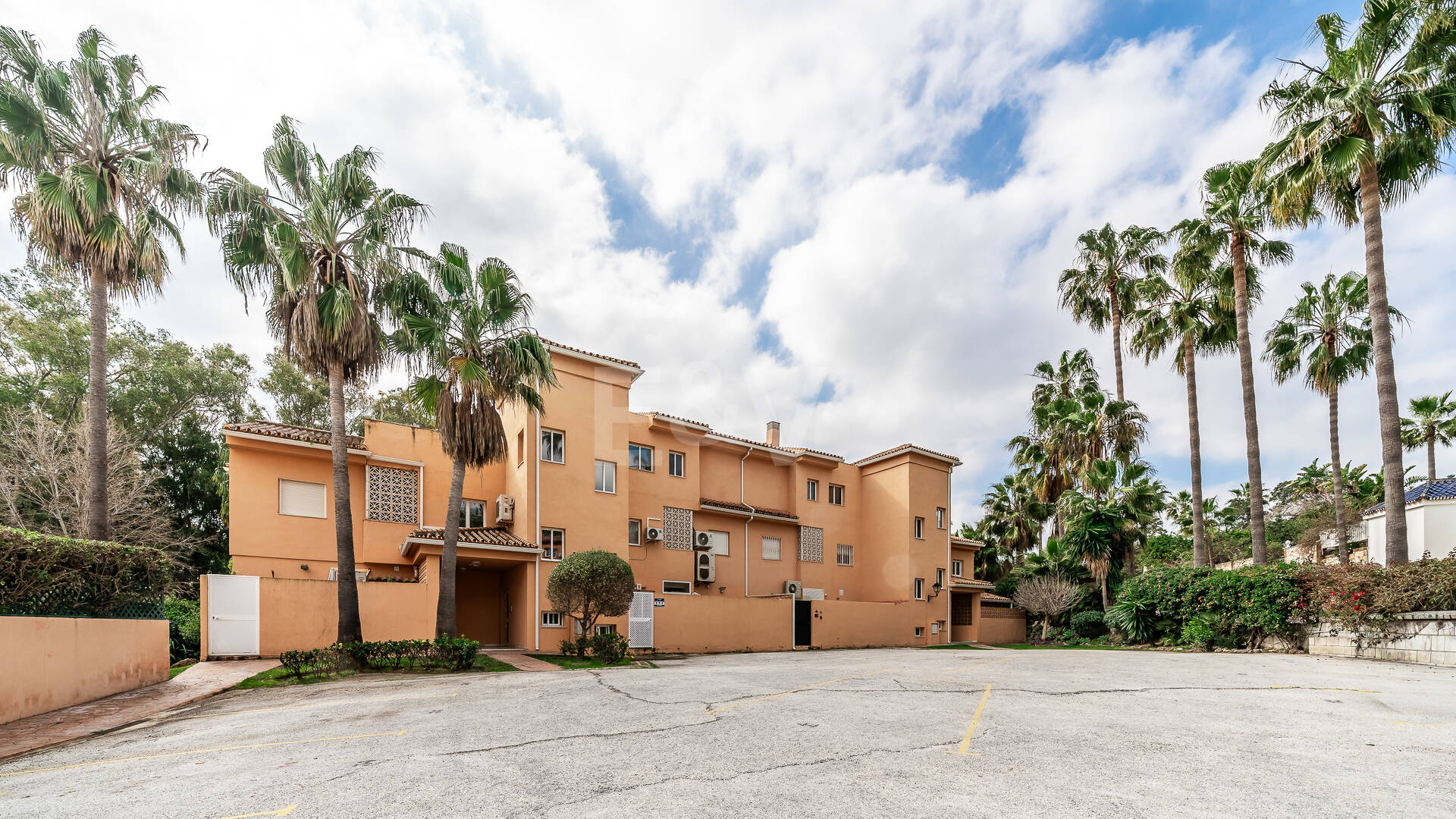 Apartamento orientado al sur en excelente ubicación junto a la playa