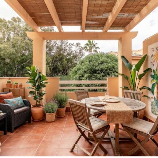 Apartamento orientado al sur en excelente ubicación junto a la playa