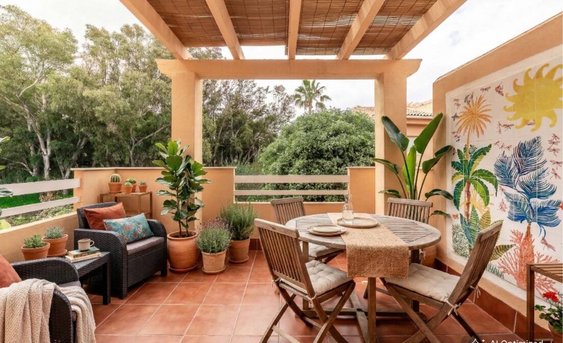 South-Facing Apartment in Prime Beachside Location