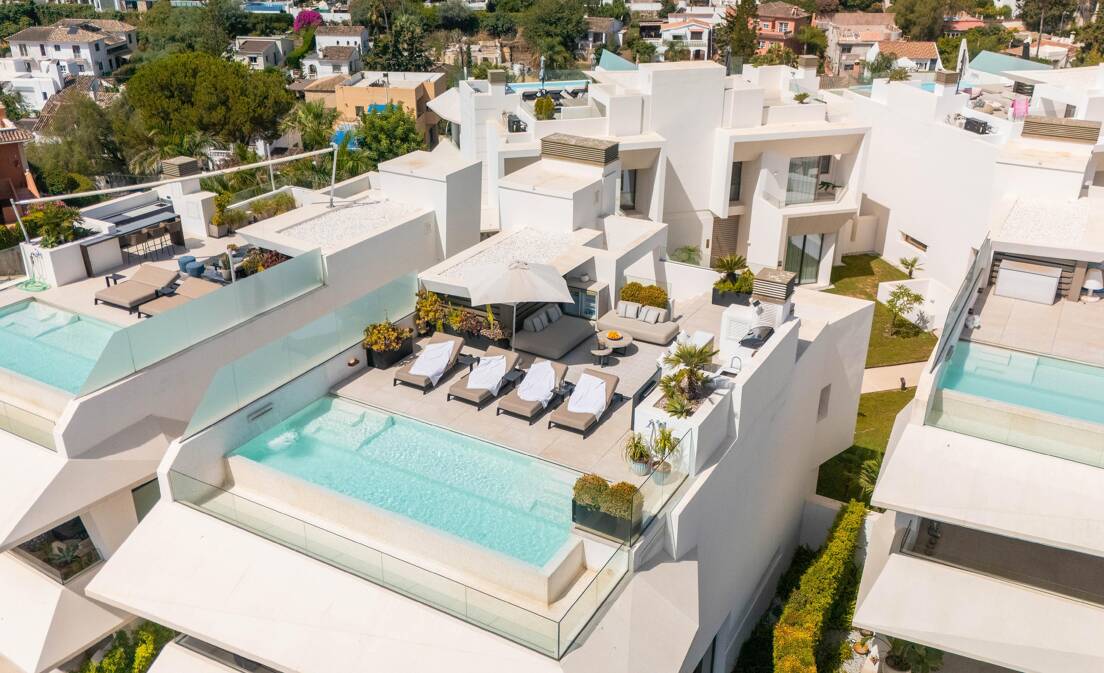 Luxuriöse Villa mit Dachterrassen-Oase über dem Golf Valley