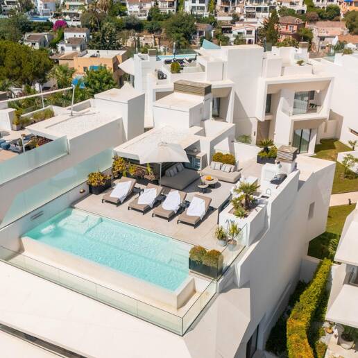 Luxuriöse Villa mit Dachterrassen-Oase über dem Golf Valley