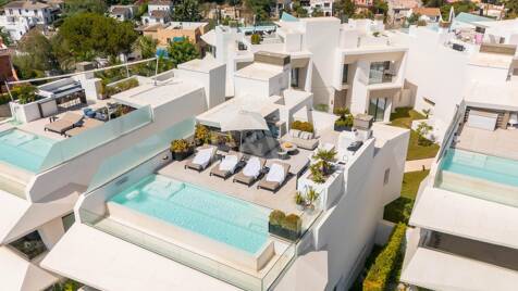 Luxuriöse Villa mit Dachterrassen-Oase über dem Golf Valley