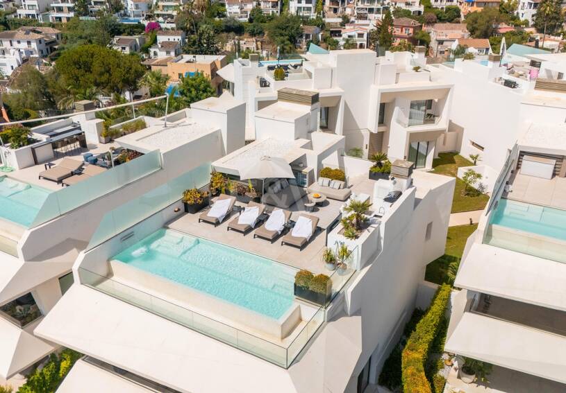 Luxuriöse Villa mit Dachterrassen-Oase über dem Golf Valley