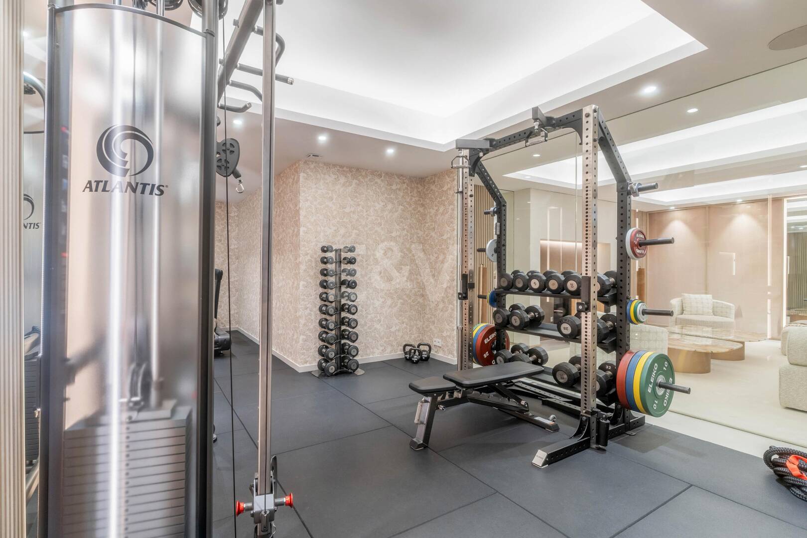 Luxuriöse Villa mit Dachterrassen-Oase über dem Golf Valley