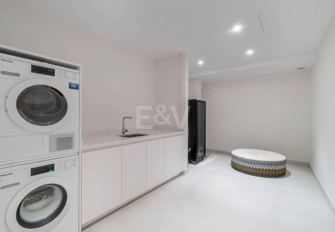 Luxuriöse Villa mit Dachterrassen-Oase über dem Golf Valley