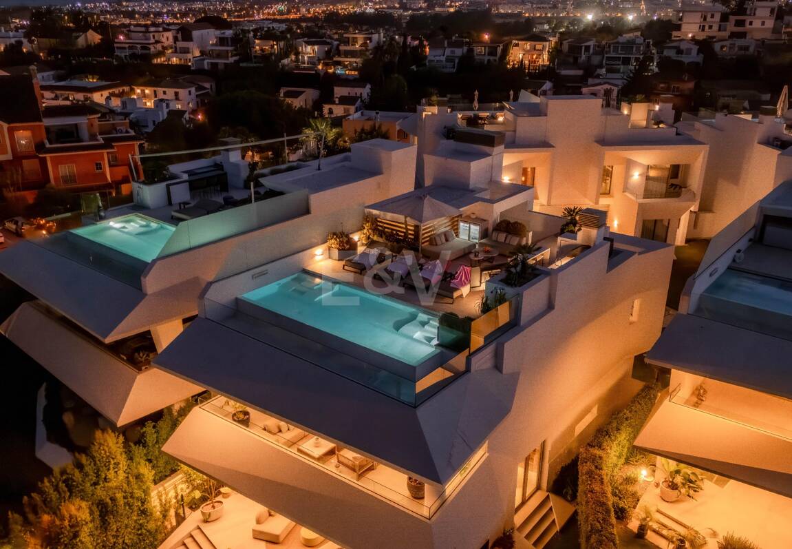 Luxuriöse Villa mit Dachterrassen-Oase über dem Golf Valley