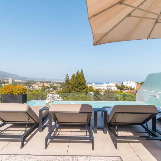 Luxuriöse Villa mit Dachterrassen-Oase über dem Golf Valley