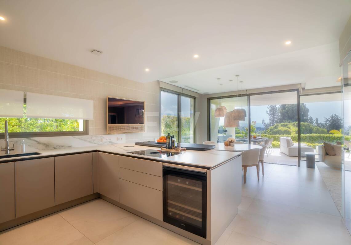 Lujosa villa con oasis en la azotea sobre el Golf Valley, Las Brisas