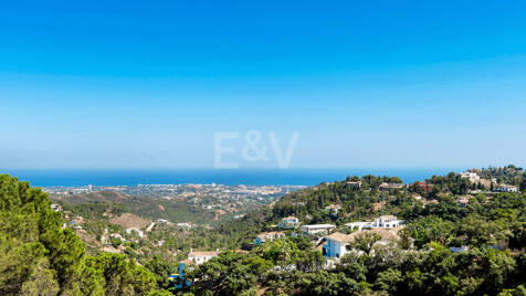 Luxuriöse Villa mit Dachterrassen-Oase über dem Golf Valley