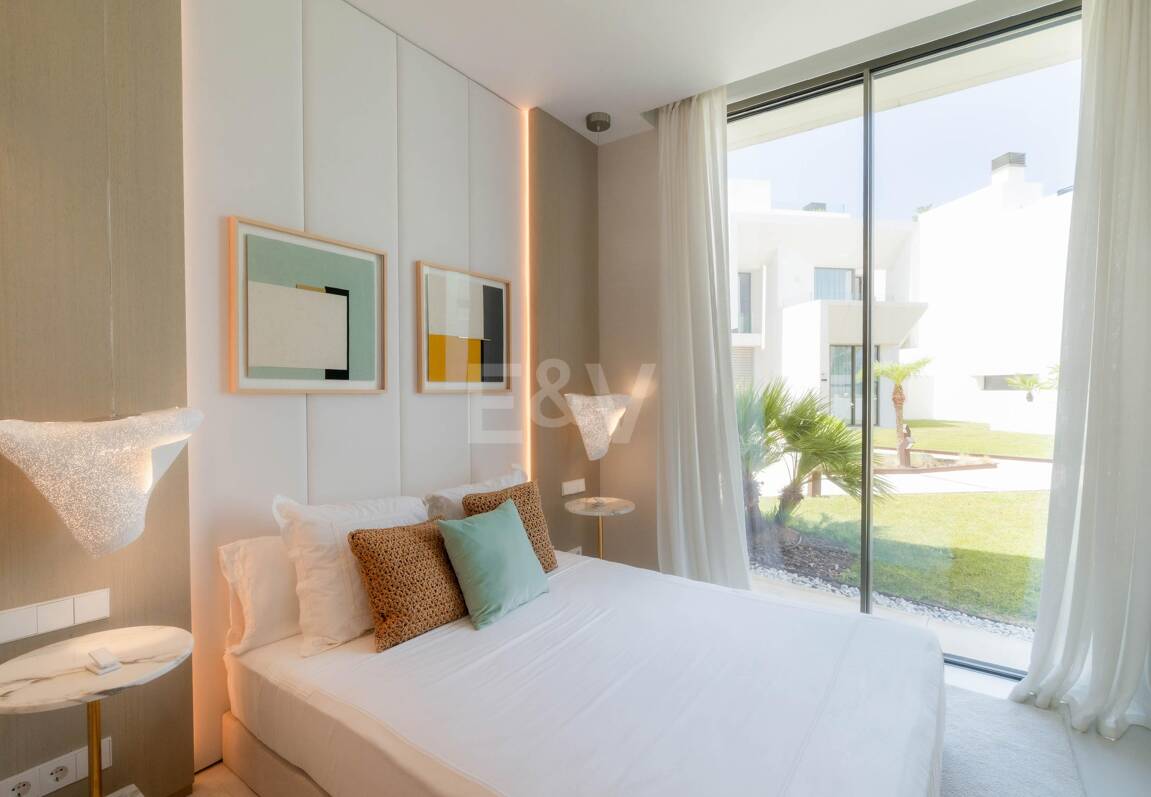 Luxuriöse Villa mit Dachterrassen-Oase über dem Golf Valley