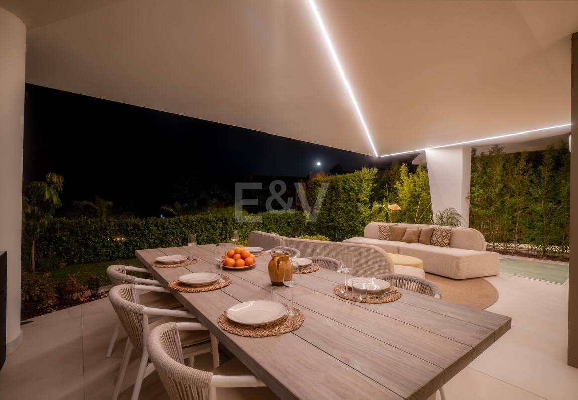 Luxuriöse Villa mit Dachterrassen-Oase über dem Golf Valley