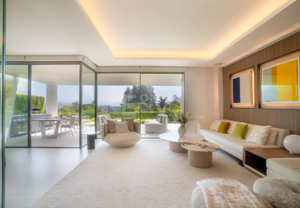 Luxuriöse Villa mit Dachterrassen-Oase über dem Golf Valley