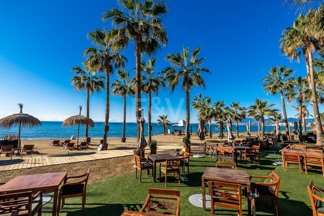 Exclusivo apartamento en planta baja con jardín privado, piscina y planta adicional – Santa Clara, Marbella