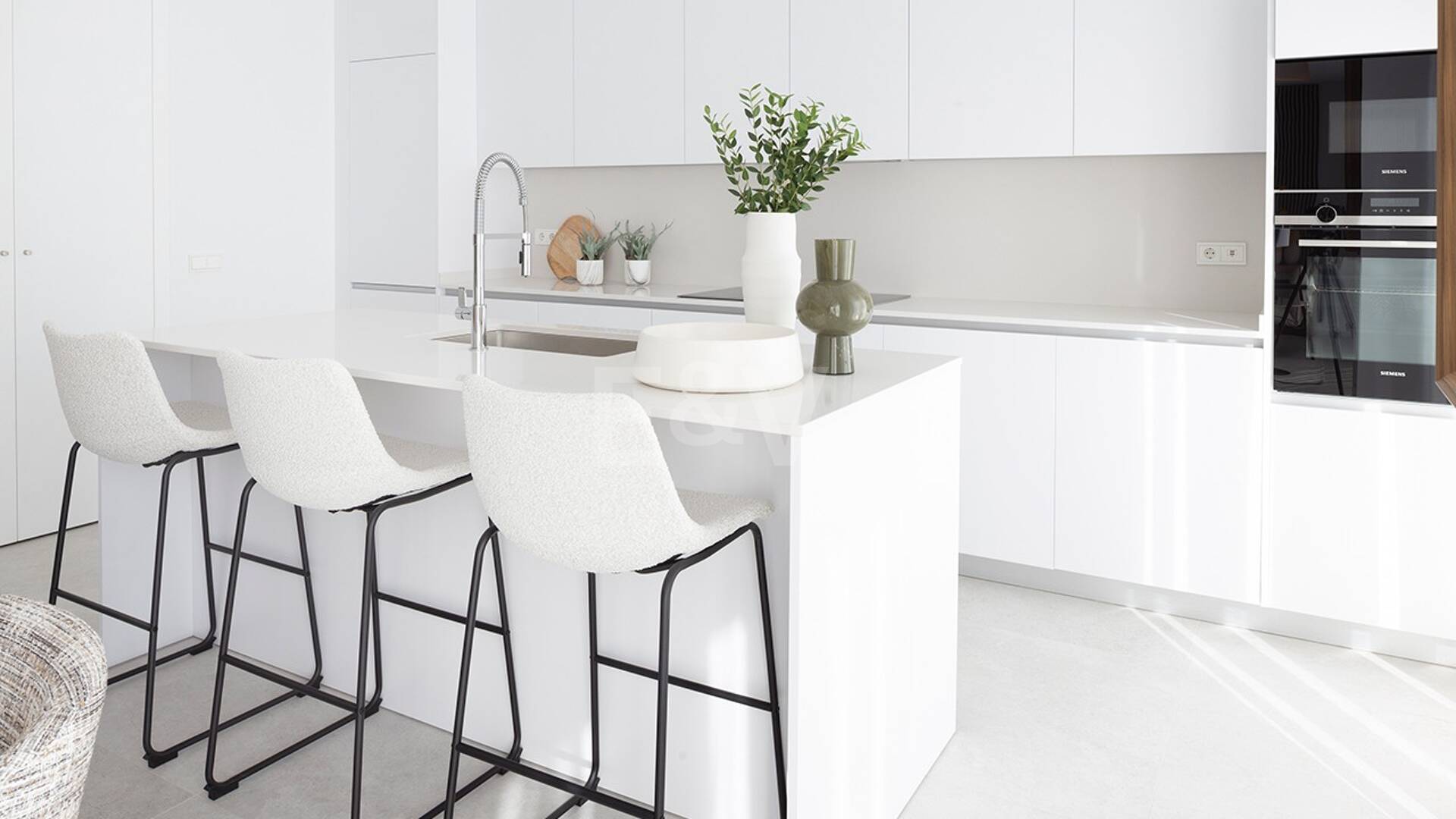 Wyjątkowy apartament na parterze z prywatnym ogrodem, basenem i dodatkowym poziomem – Santa Clara, Marbella