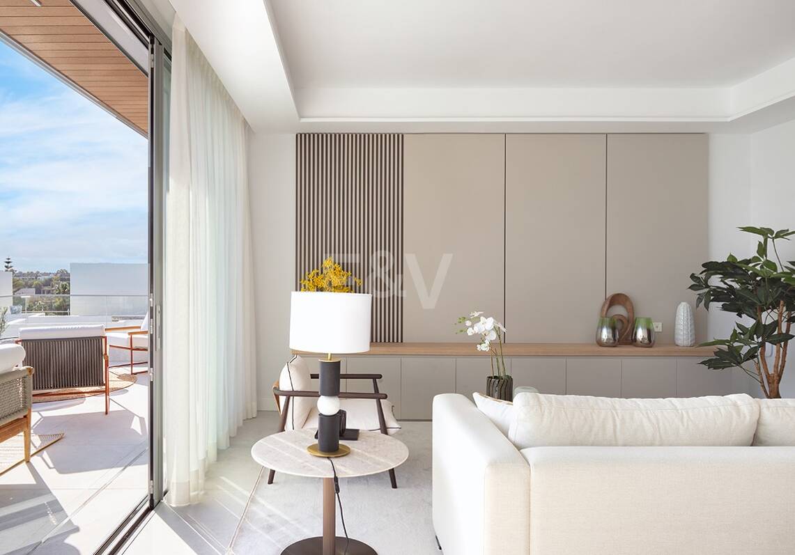 Nouveau penthouse avec piscine privée en front de ligne golf complexe