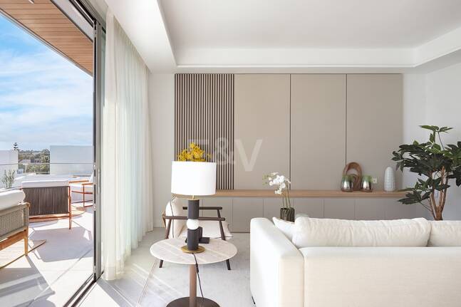 Exclusivo apartamento en planta baja con jardín privado, piscina y planta adicional – Santa Clara, Marbella