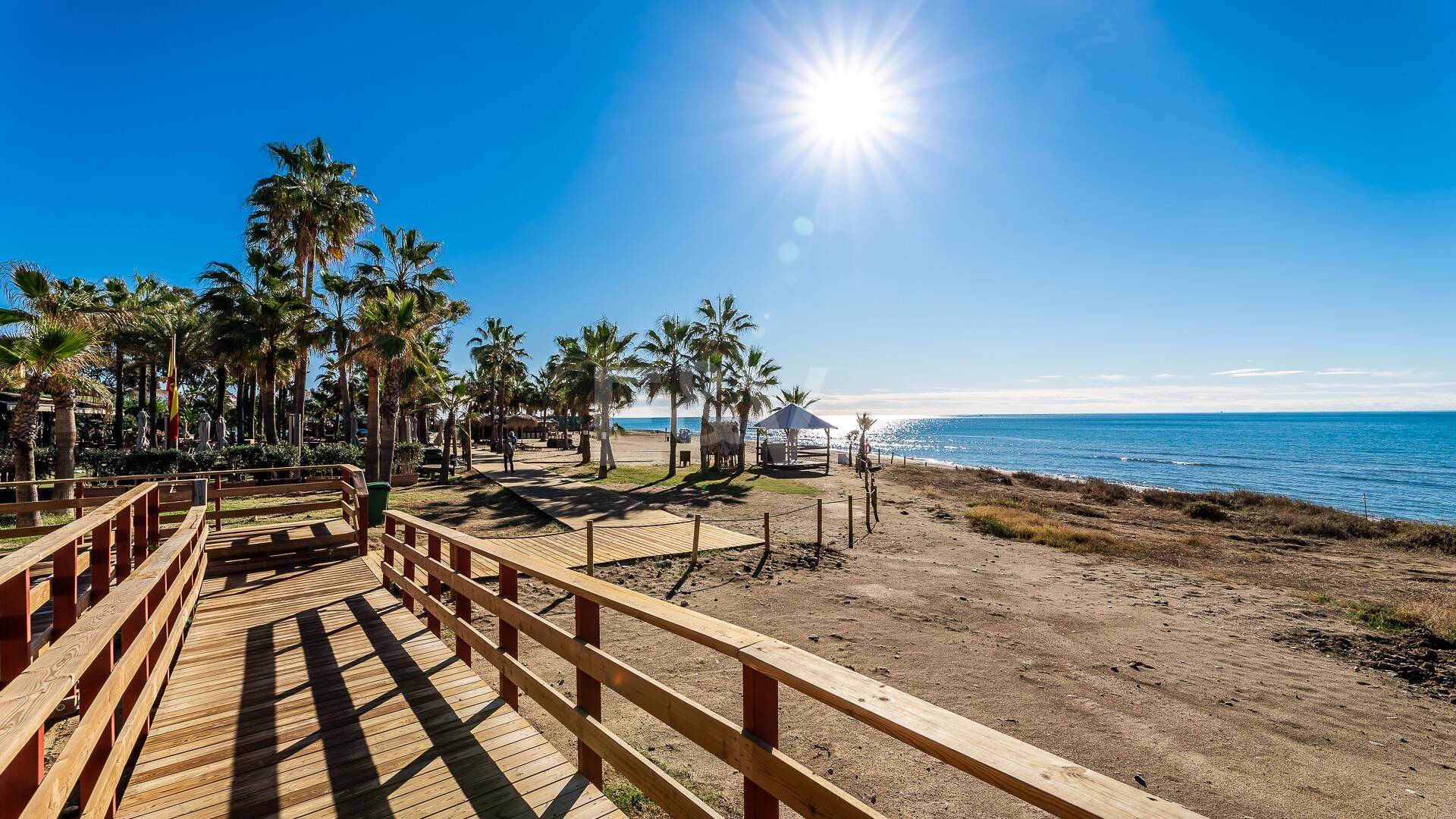 Wyjątkowy apartament na parterze z prywatnym ogrodem, basenem i dodatkowym poziomem – Santa Clara, Marbella