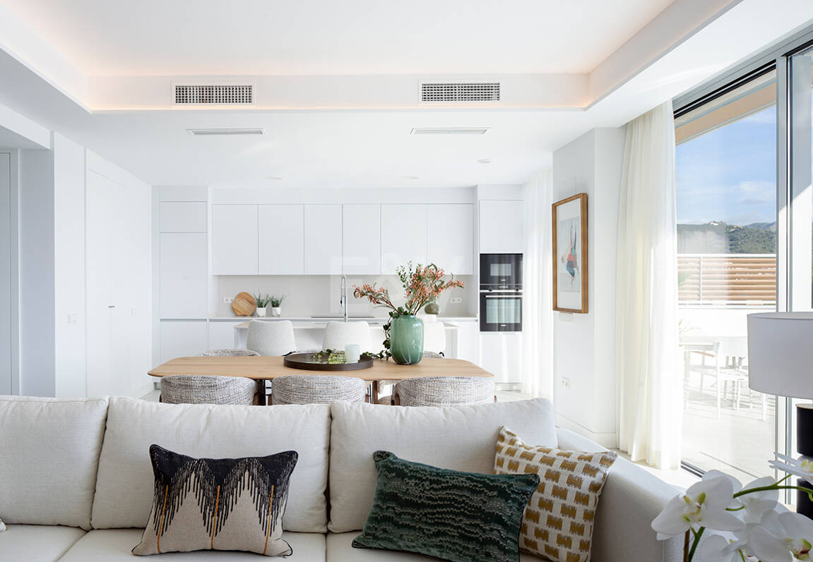 Exclusivo apartamento en planta baja con jardín privado, piscina y planta adicional – Santa Clara, Marbella