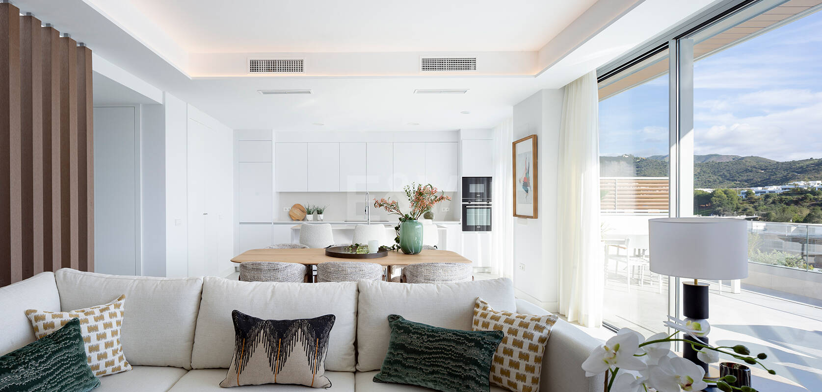 Exclusivo apartamento en planta baja con jardín privado, piscina y planta adicional – Santa Clara, Marbella