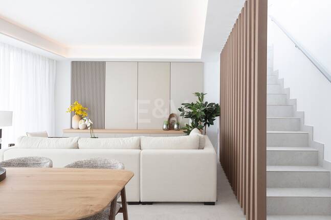 Exclusivo apartamento en planta baja con jardín privado, piscina y planta adicional – Santa Clara, Marbella