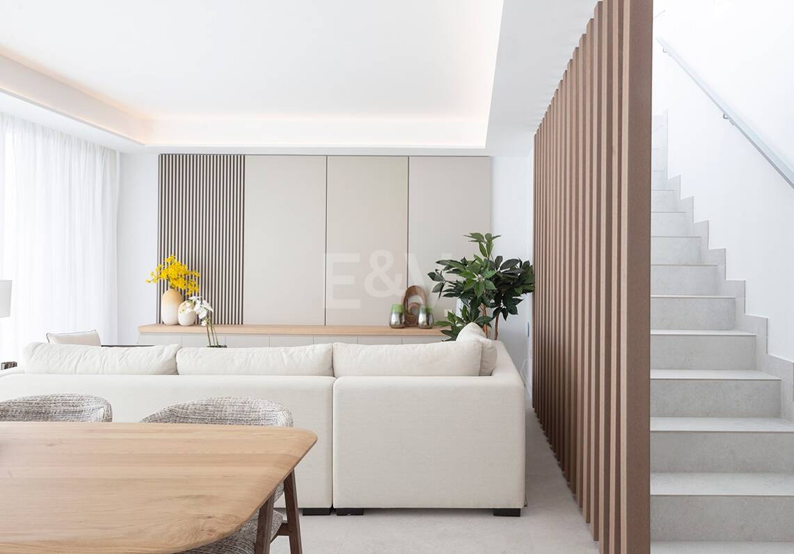 Nouveau penthouse avec piscine privée en front de ligne golf complexe