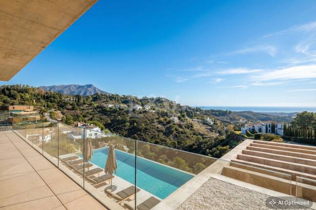 Elegancia estilo moderno con vistas panorámicas al mar