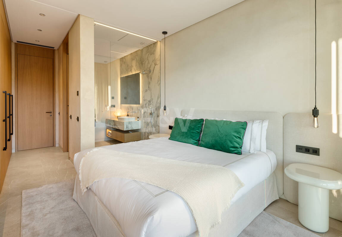 Elegancia estilo moderno con vistas panorámicas al mar