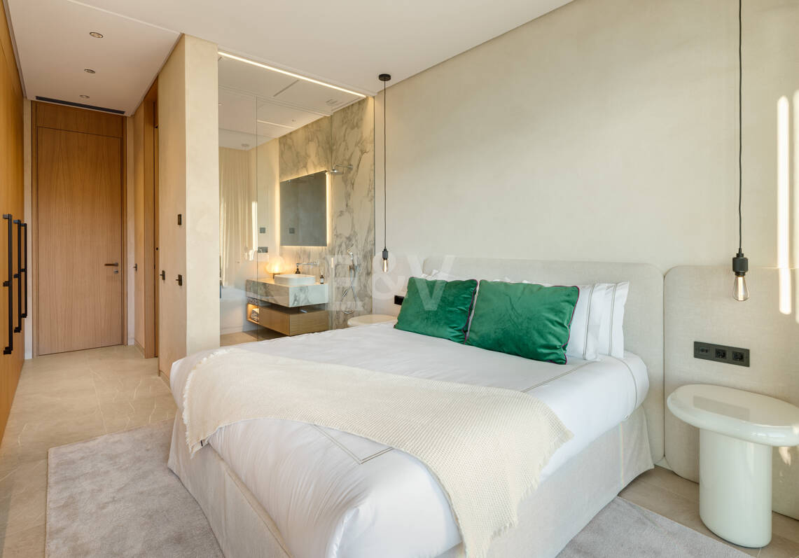 Elevated Modern Elegance with Panoramic Sea Views in El Madroñal