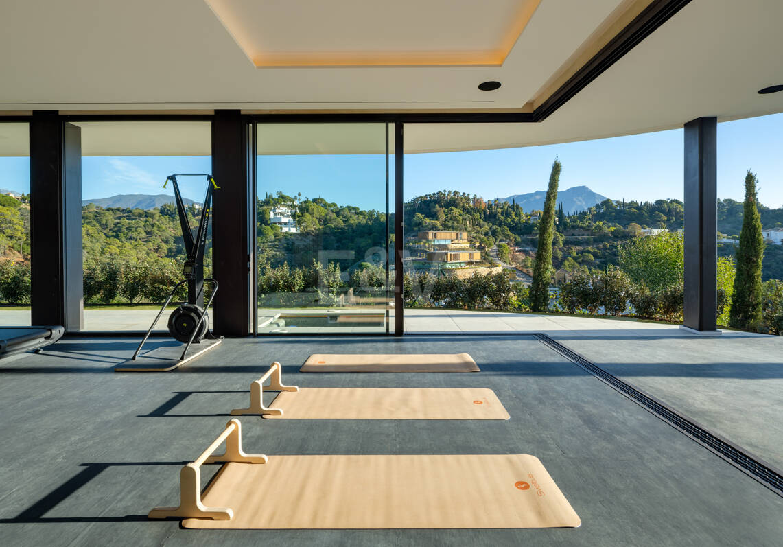 Elevated Modern Elegance with Panoramic Sea Views in El Madroñal