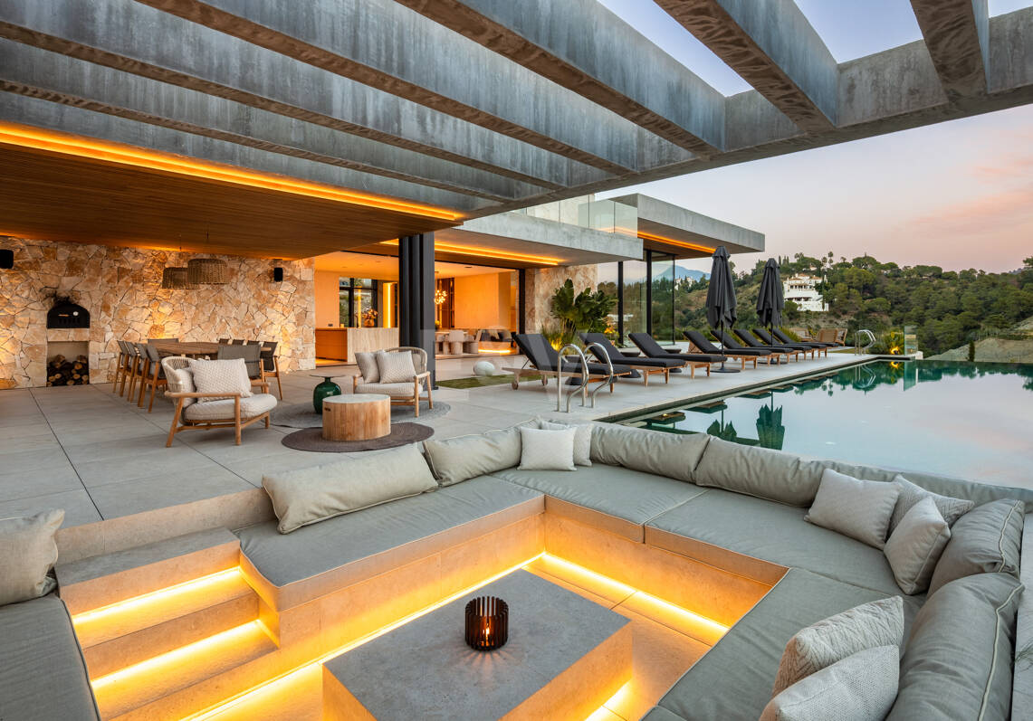 Elevated Modern Elegance with Panoramic Sea Views in El Madroñal
