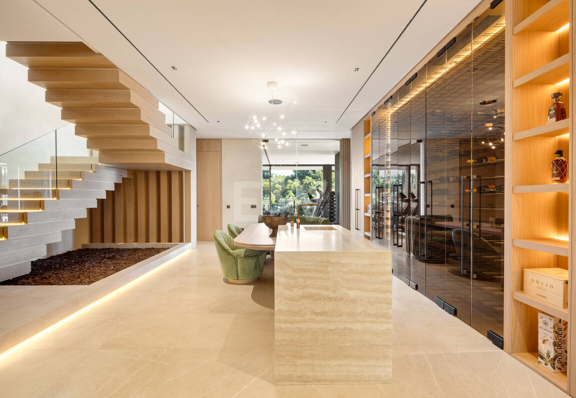 Elegancia estilo moderno con vistas panorámicas al mar