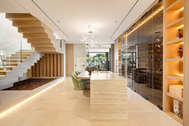 Elegancia estilo moderno con vistas panorámicas al mar