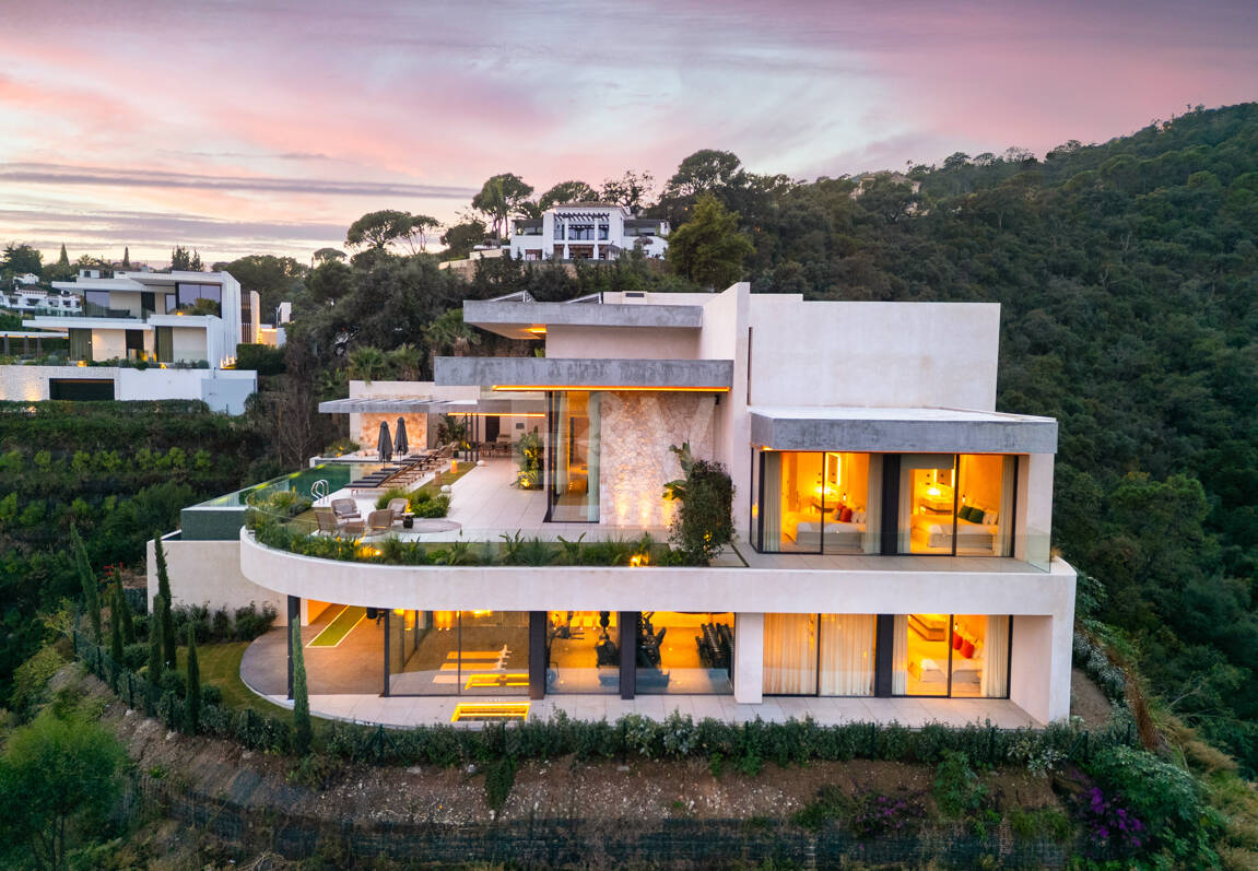 Elegancia estilo moderno con vistas panorámicas al mar