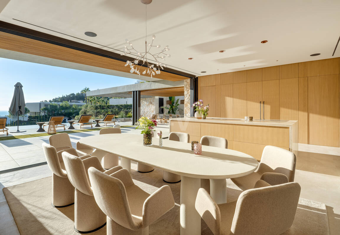 Elegancia estilo moderno con vistas panorámicas al mar