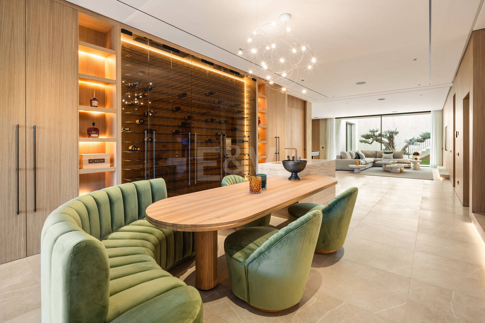 Elegancia estilo moderno con vistas panorámicas al mar