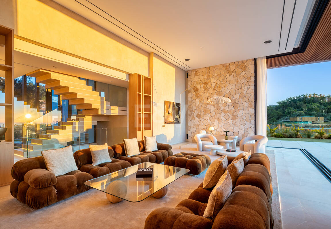 Elegancia estilo moderno con vistas panorámicas al mar