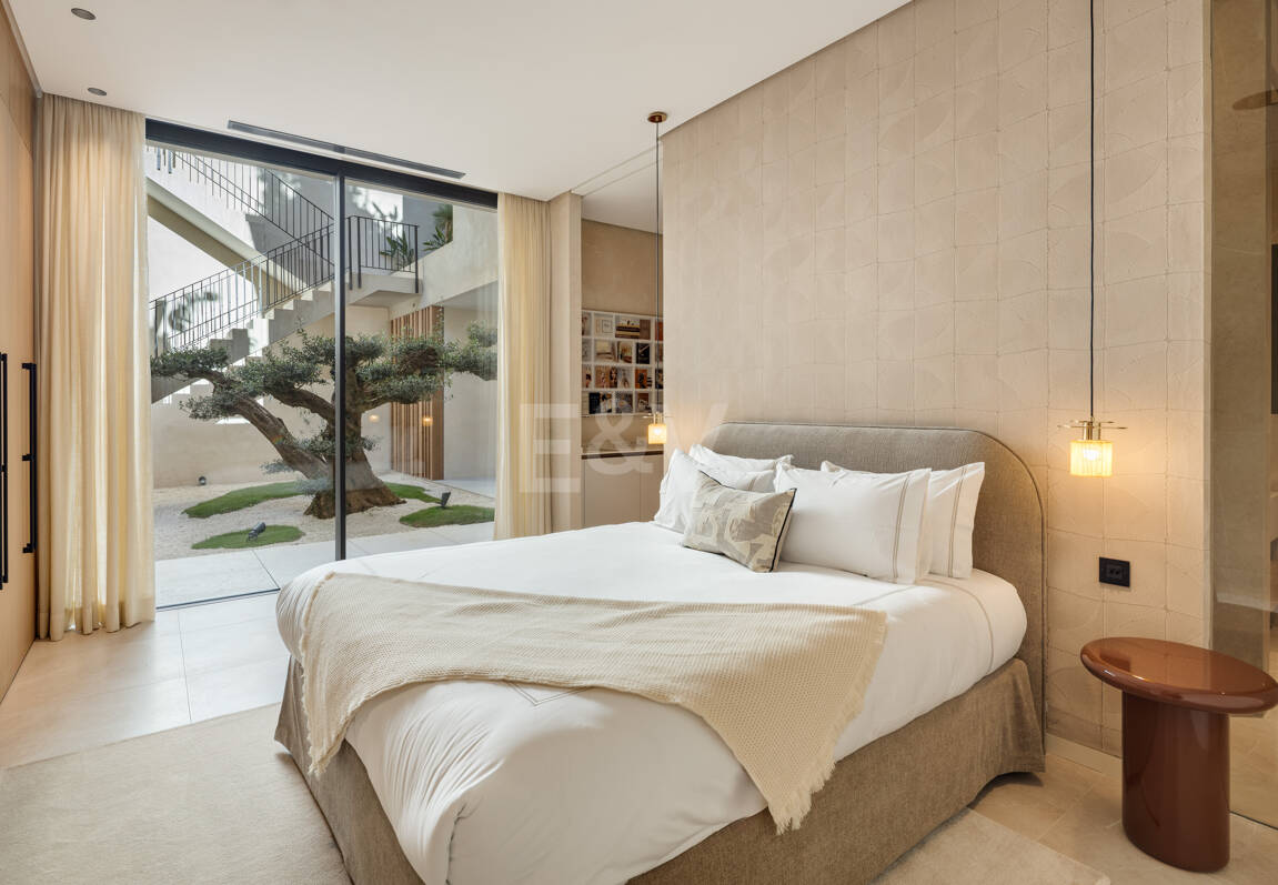 Elegancia estilo moderno con vistas panorámicas al mar