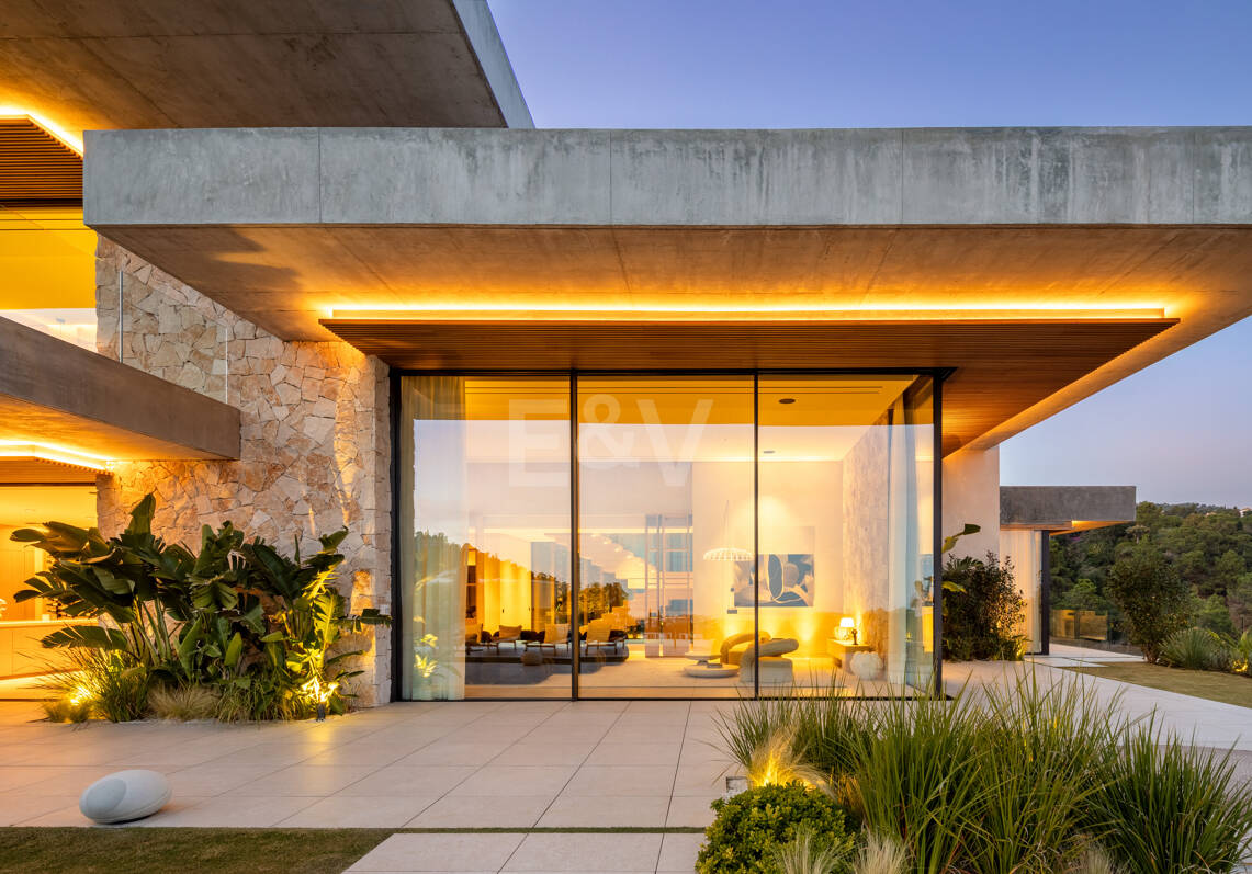Elevated Modern Elegance with Panoramic Sea Views in El Madroñal