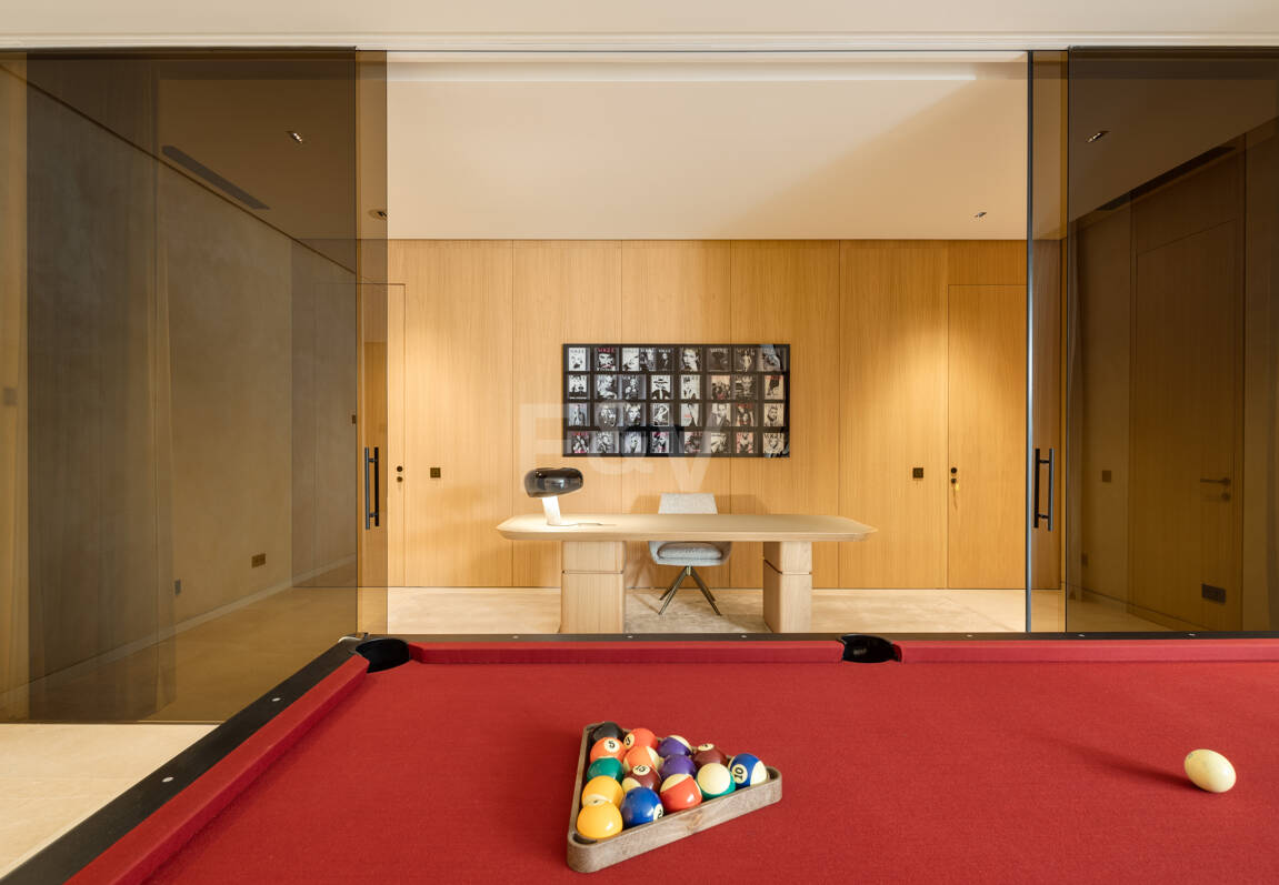 Elegancia estilo moderno con vistas panorámicas al mar