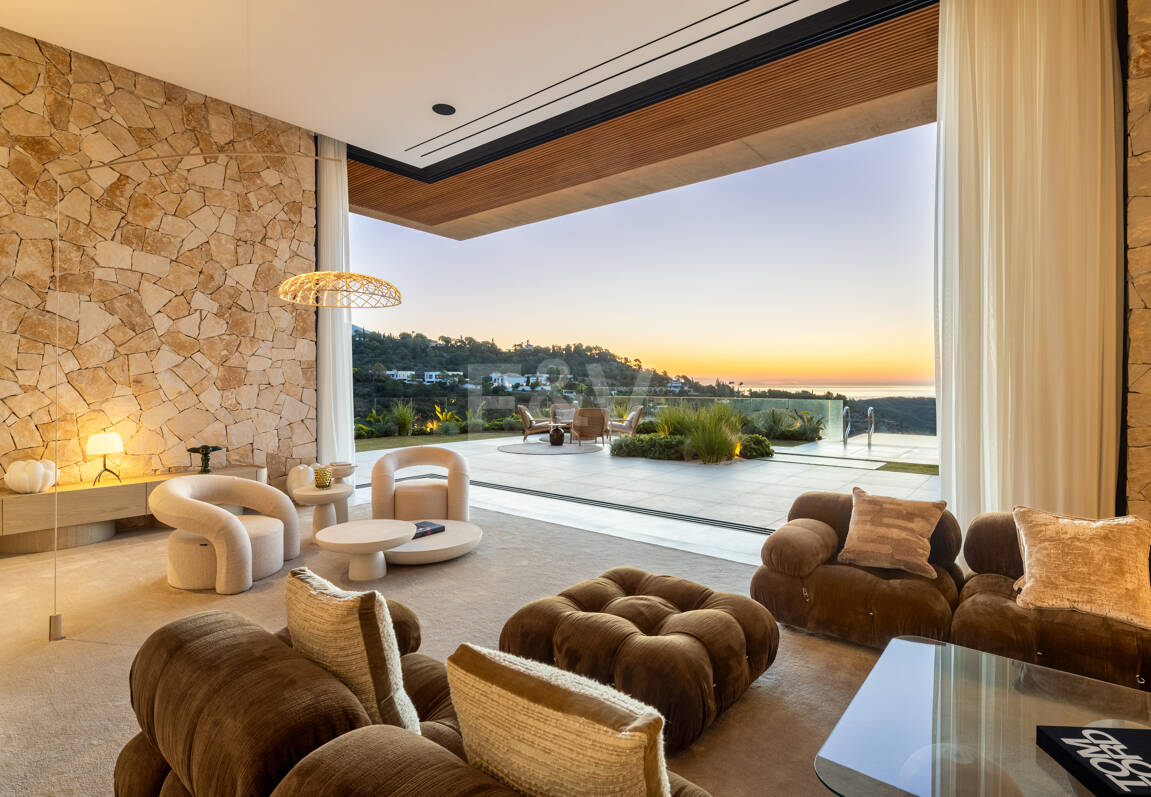 Elegancia estilo moderno con vistas panorámicas al mar