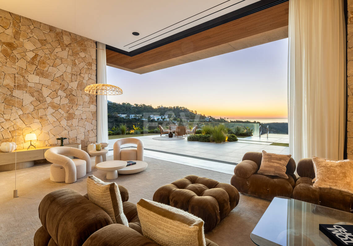 Elevated Modern Elegance with Panoramic Sea Views in El Madroñal