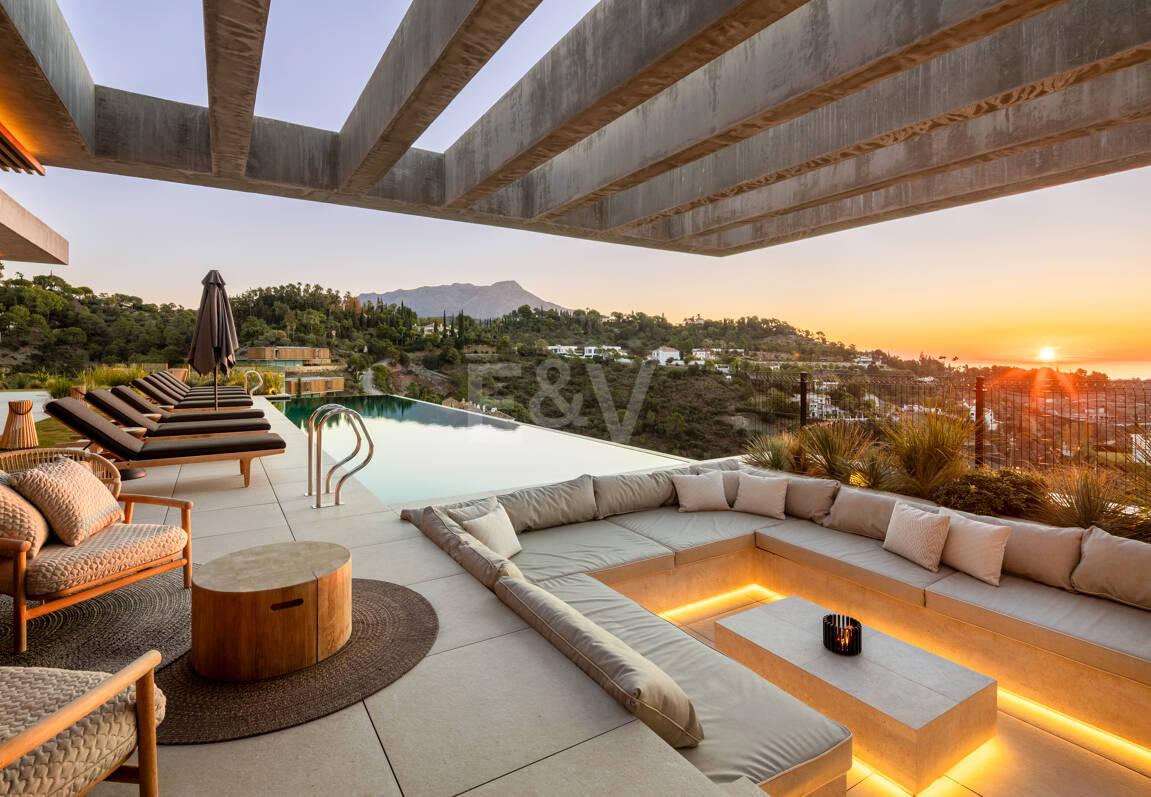 Elegancia estilo moderno con vistas panorámicas al mar