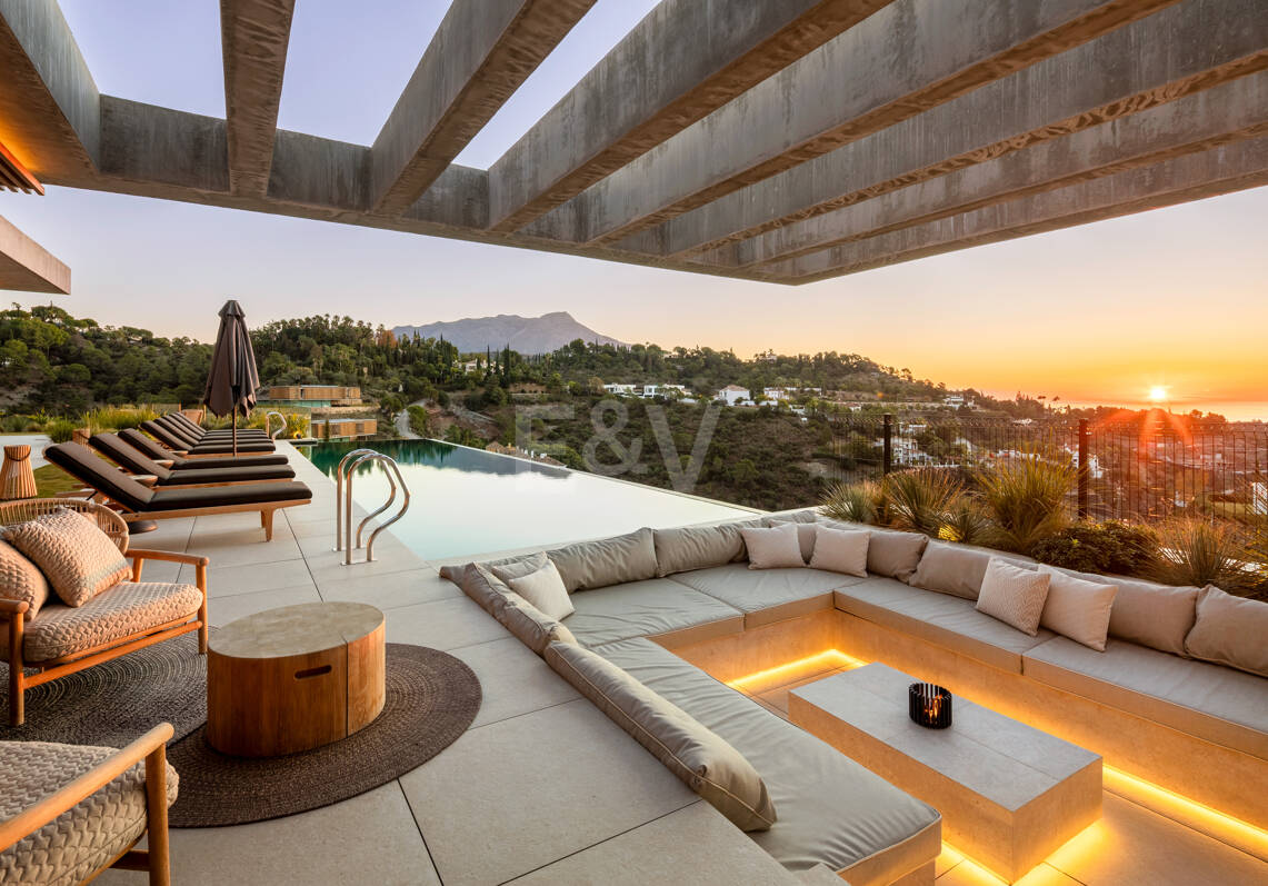Elevated Modern Elegance with Panoramic Sea Views in El Madroñal