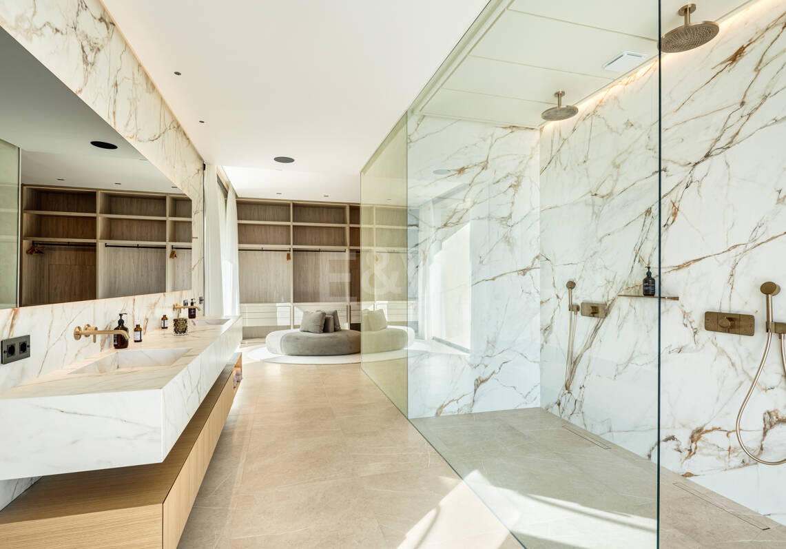Elevated Modern Elegance with Panoramic Sea Views in El Madroñal