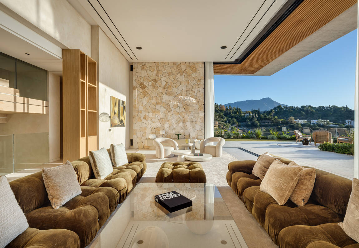 Elegancia estilo moderno con vistas panorámicas al mar